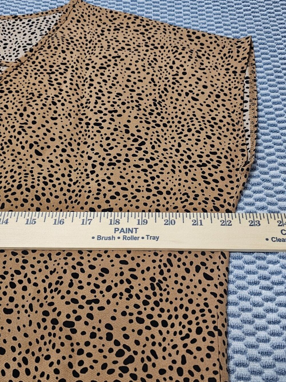 Unbranded Tan & Black Animal Print Women's V-Neck Blouse - Size Medium NEW - Picture 4 of 5
